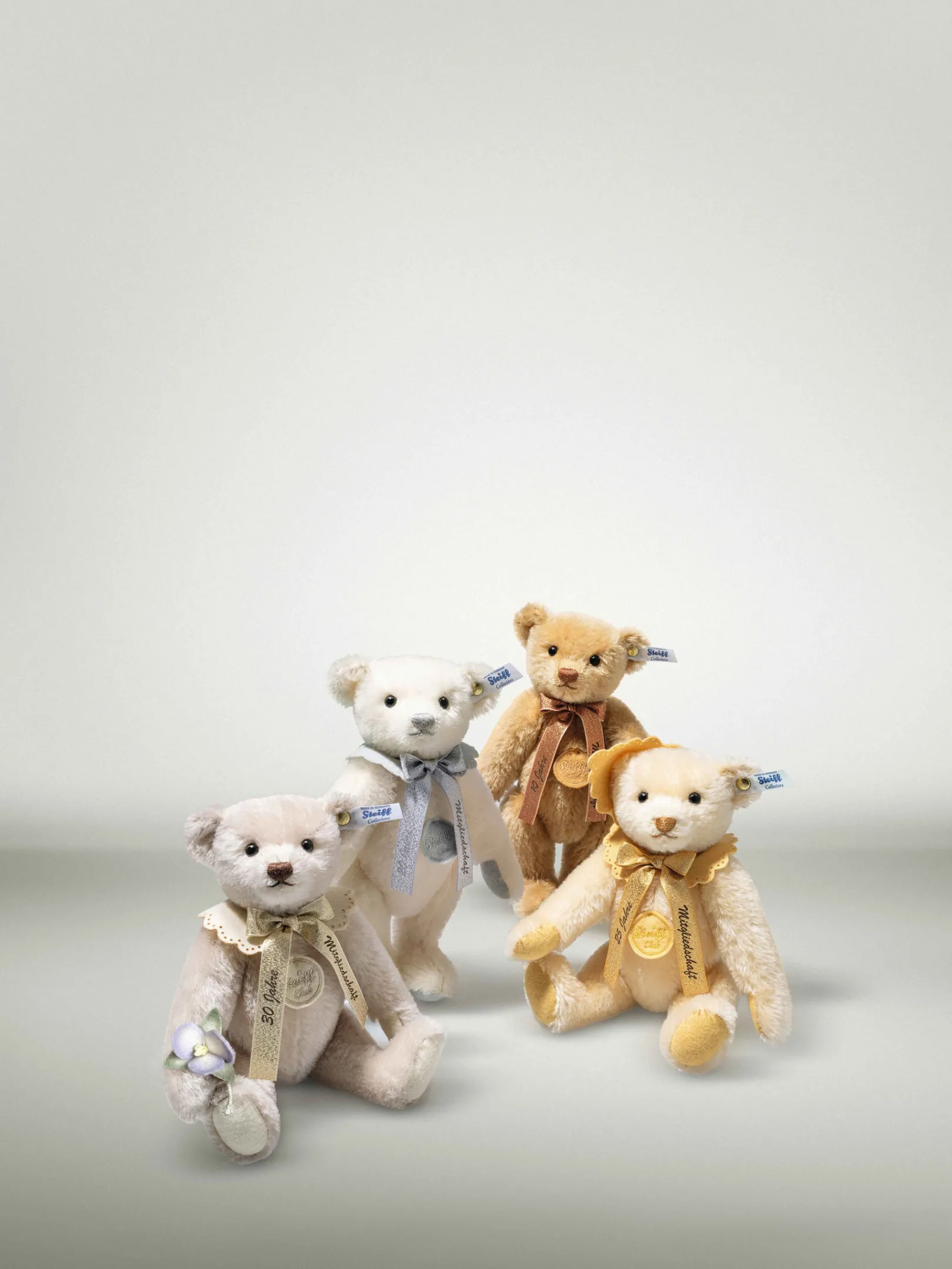 Fashion Steiff Loyal Teddy bear 25 years of Club membership, 24 cm, beige